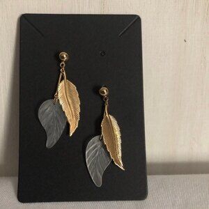 Unique Layered Feather Dangle Pierced Earrings Gold Clear